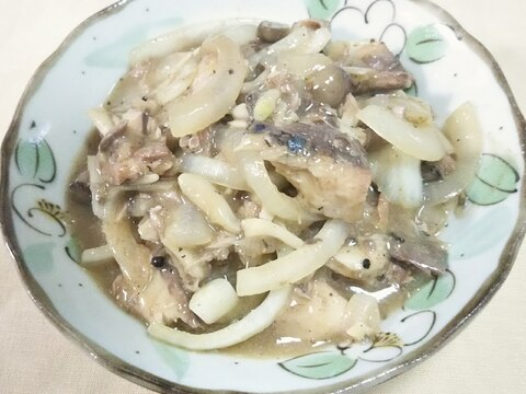 さば缶と玉ねぎとしめじの炒め物♪